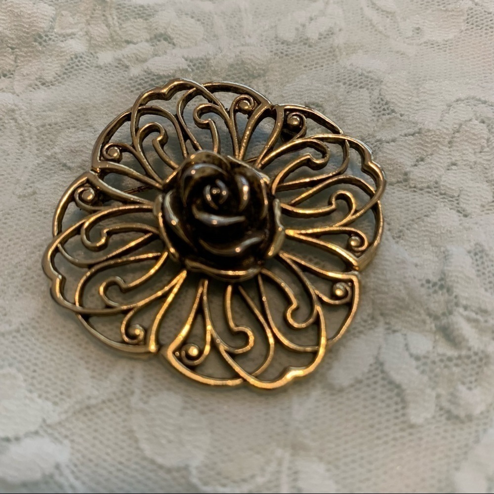 Vintage filigree brooch pin - Picture 2 of 4